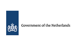 Logotipo del Gobierno de los Países Bajos: una cresta blanca sobre un rectángulo azul junto al texto negro `` Gobierno de los Países Bajos '' sobre un fondo blanco.