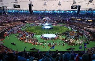 Athletes Taking Seats For The Paralympic Closing Ceremony Thumbnail 400 266 75 S C1